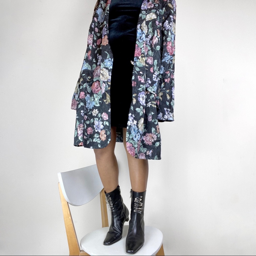 Vintage floral coat with jewel button - Picture 3 of 7